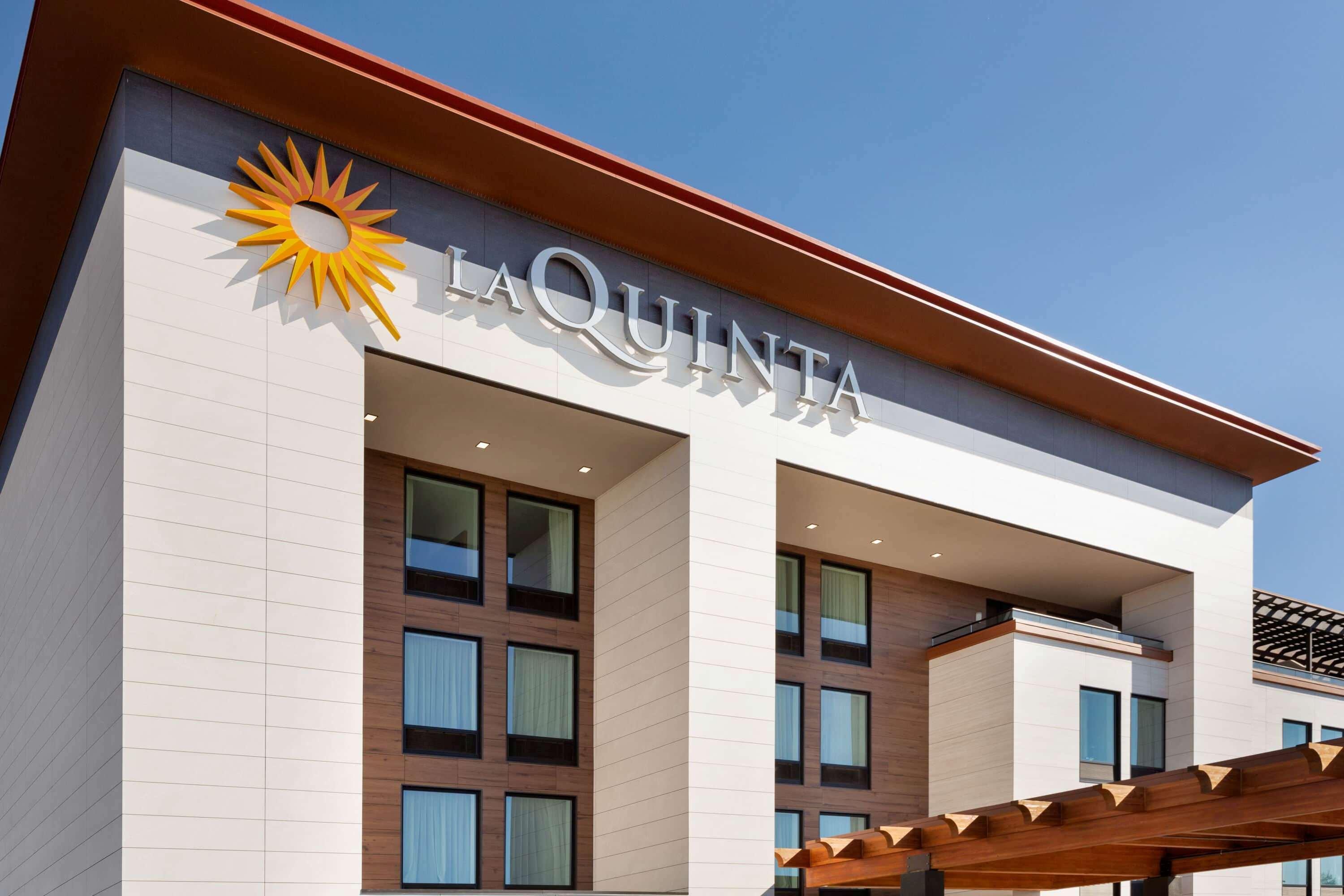 La Quinta Inn & Suites By Wyndham Santa Rosa Sonoma Exterior photo