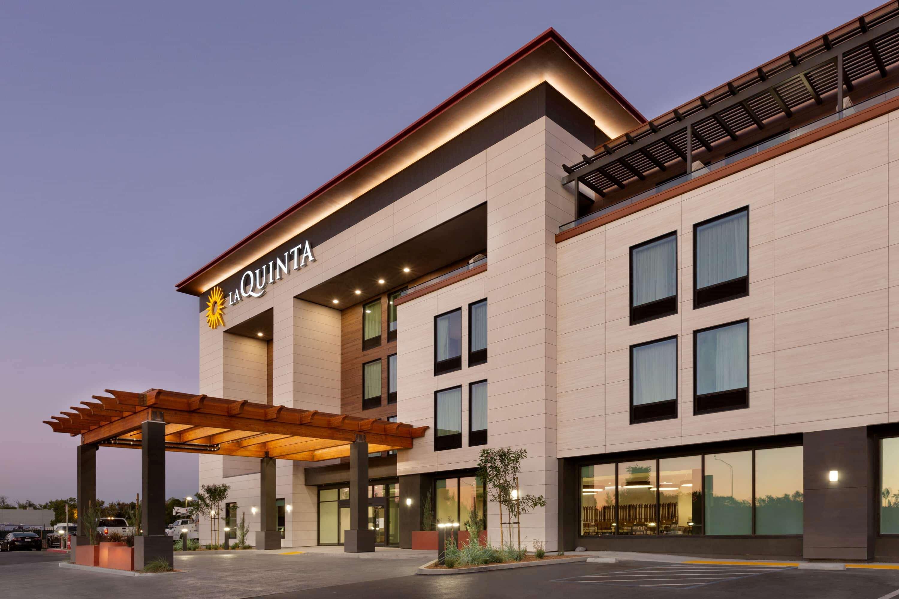 La Quinta Inn & Suites By Wyndham Santa Rosa Sonoma Exterior photo